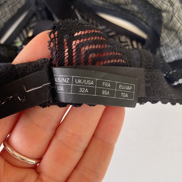 Lonely Lingerie Misha Underwire Lace Bra size 32A - Picture 9 of 11